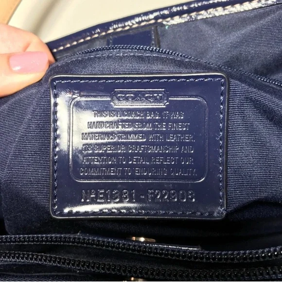 Coach pattern and striped shoulder bag - Picture 6 of 7